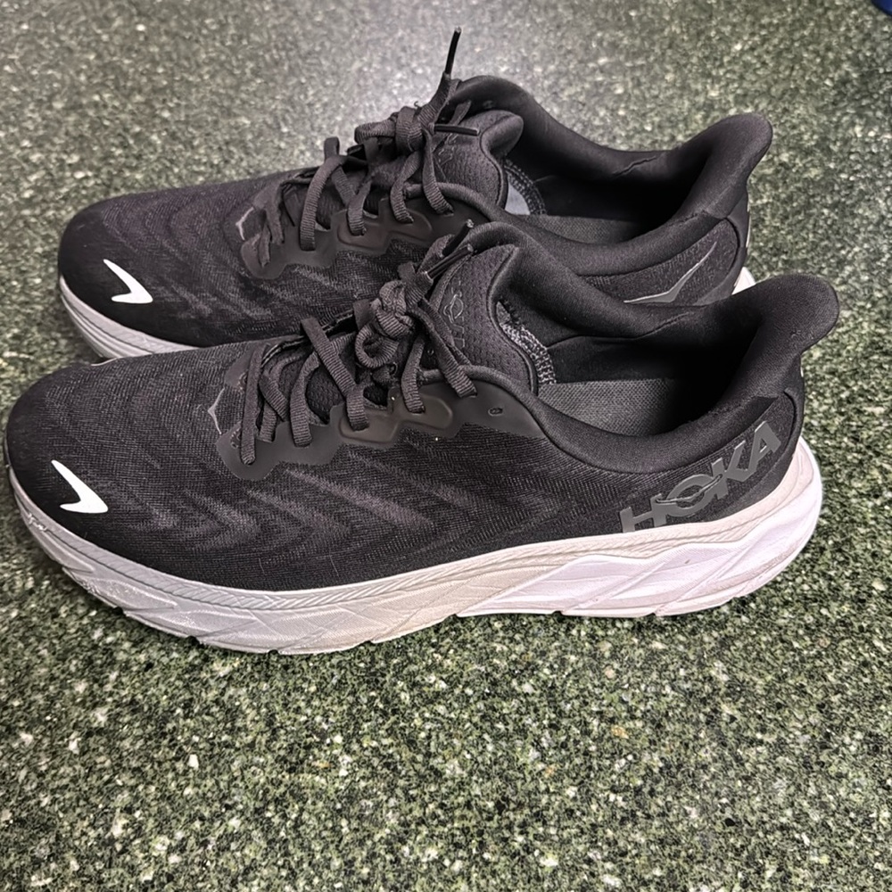USED LIKE NEW Men’s Hoka Arahi 6 Black size 11.5D